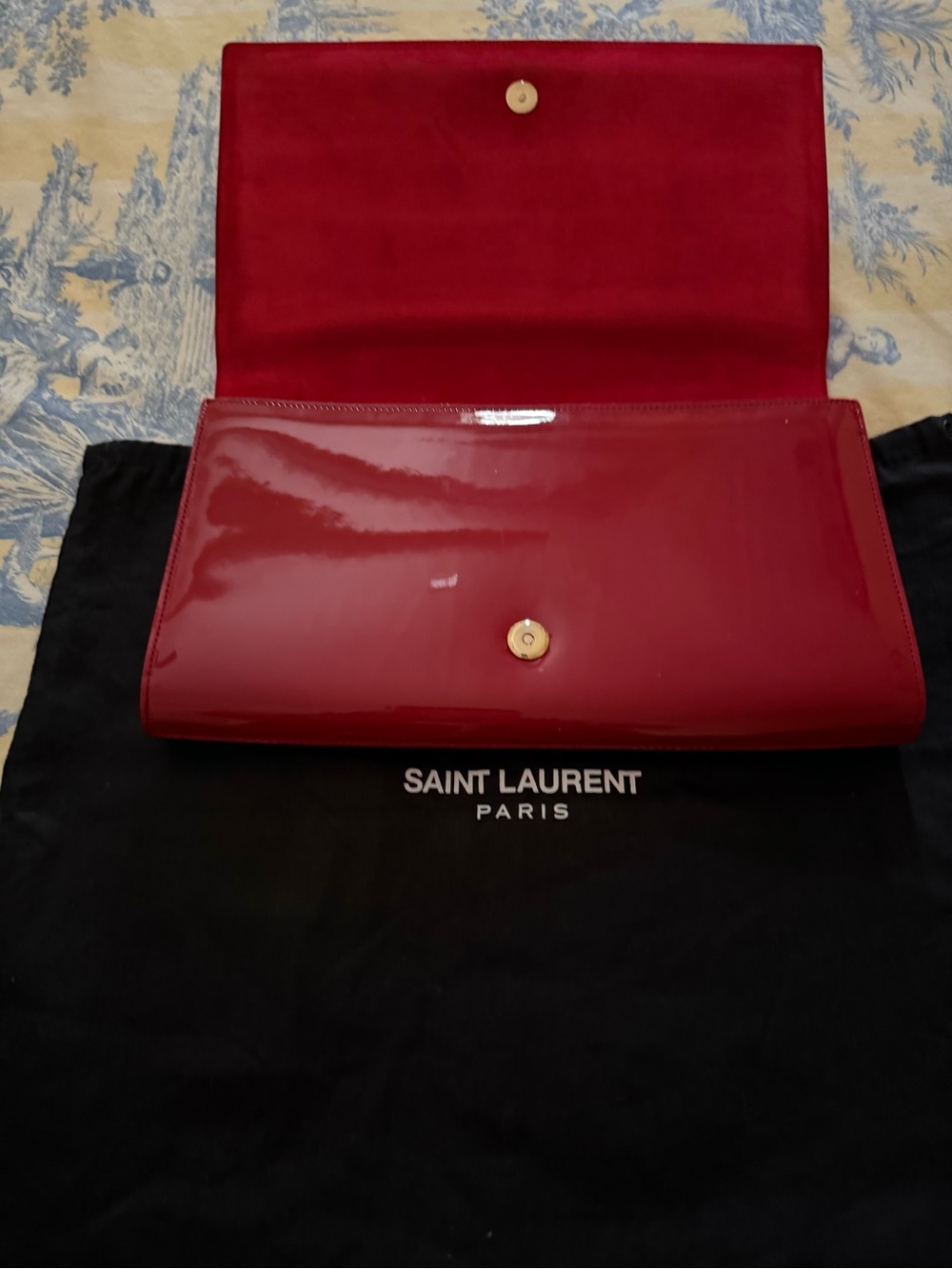 Saint Laurent Red Patent Logo Clutch - Picture 5 of 8